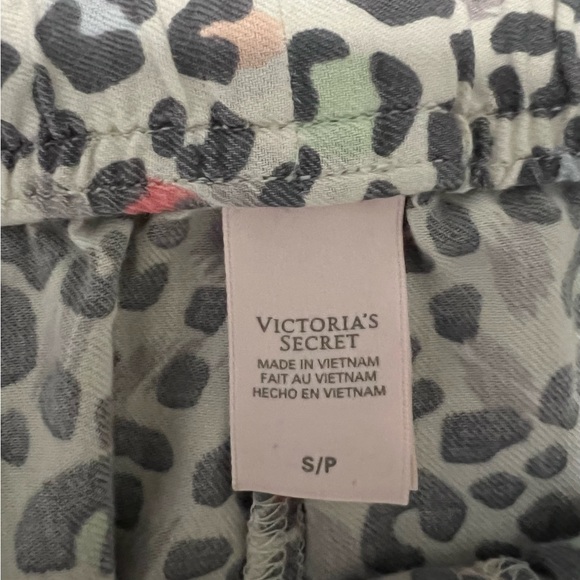 Victoria’s Secret Cheetah Print Pajama Pants - Picture 5 of 11